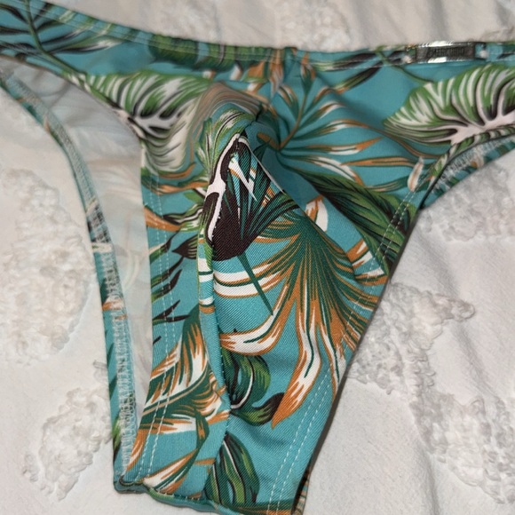 New condition micro high cut men’s speedo - Picture 4 of 7